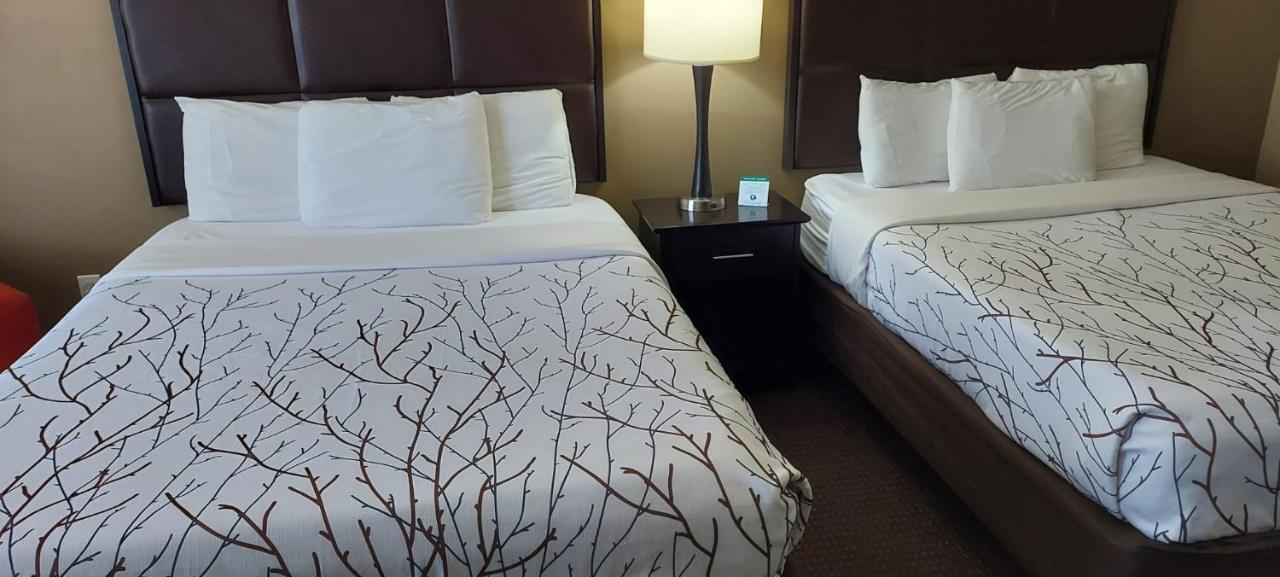 Parkwood Inn & Suites Манхатън Екстериор снимка