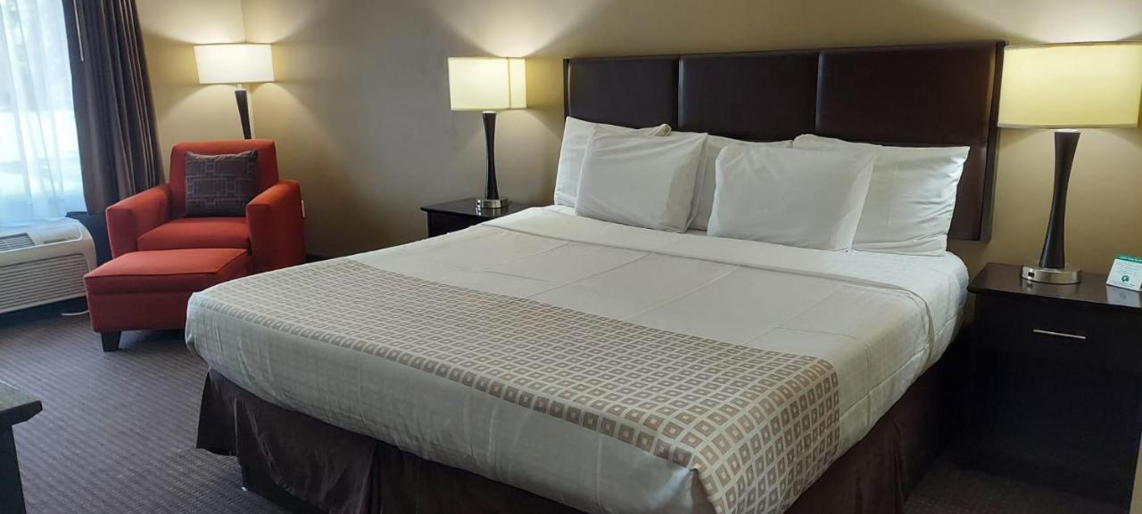 Parkwood Inn & Suites Манхатън Екстериор снимка