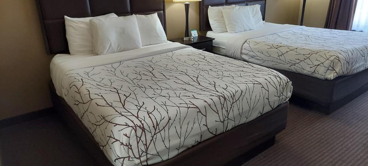 Parkwood Inn & Suites Манхатън Екстериор снимка