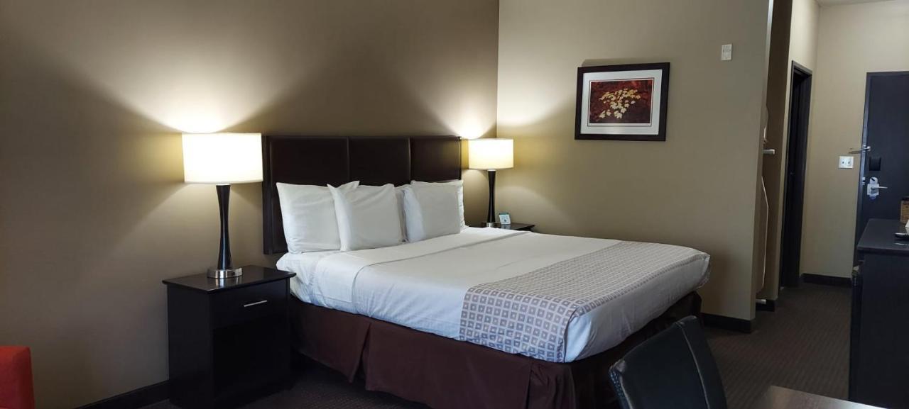 Parkwood Inn & Suites Манхатън Екстериор снимка