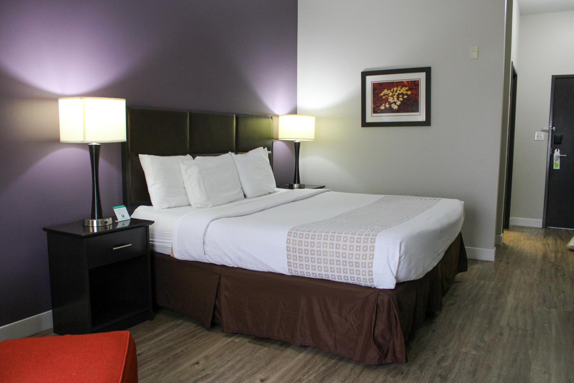 Parkwood Inn & Suites Манхатън Екстериор снимка