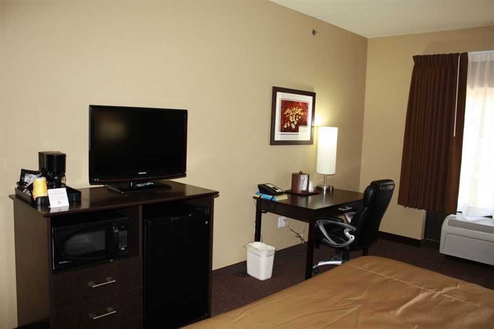 Parkwood Inn & Suites Манхатън Екстериор снимка